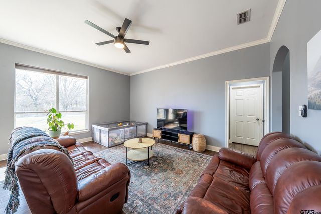 19541 Running West Dr, Flint, TX 75762