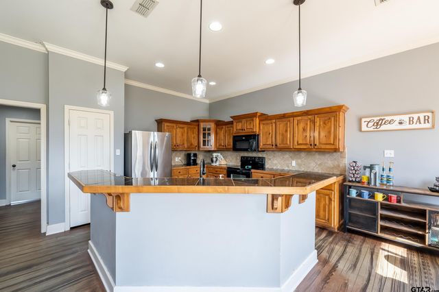 19541 Running West Dr, Flint, TX 75762