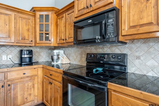 19541 Running West Dr, Flint, TX 75762