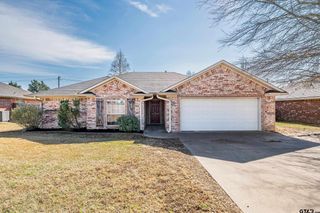 19541 Running West Dr, Flint, TX 75762