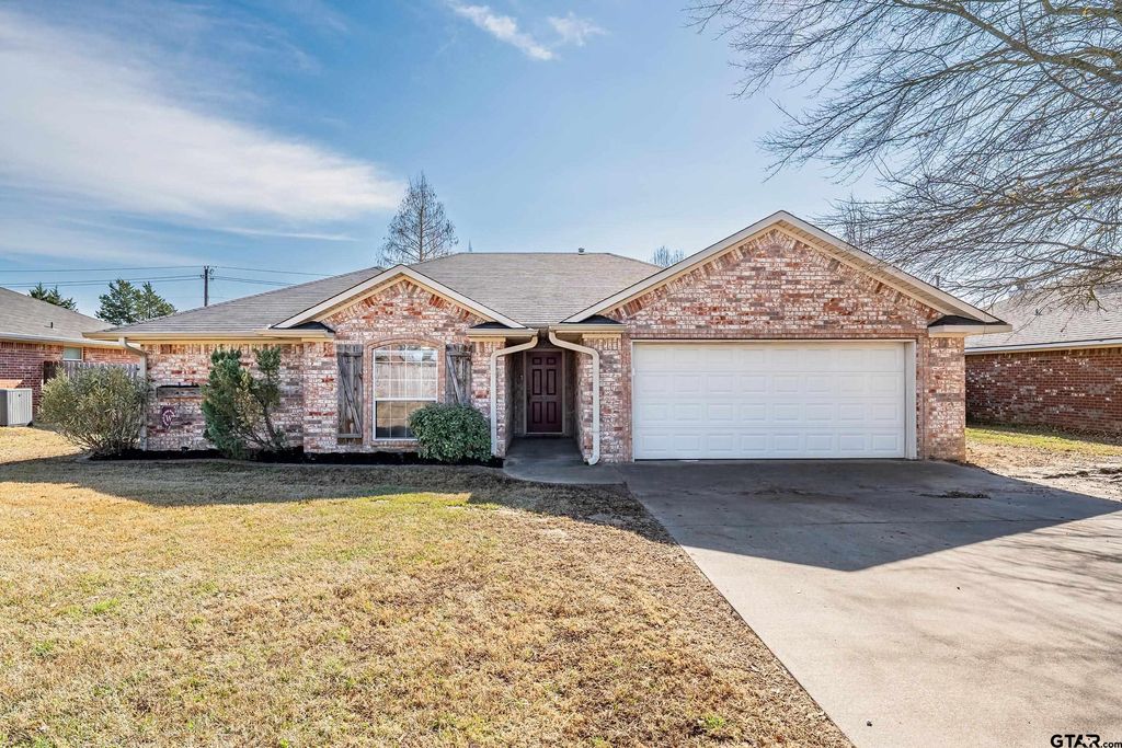 19541 Running West Dr, Flint, TX 75762