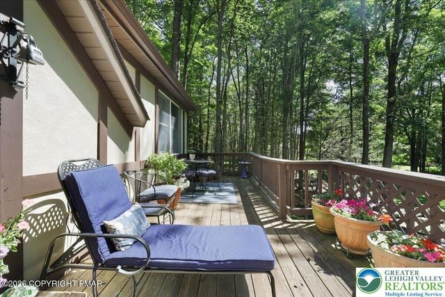 137 Outer Drive, Coolbaugh Twp, PA 18347