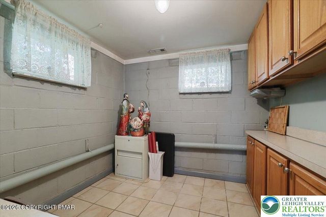 137 Outer Drive, Coolbaugh Twp, PA 18347