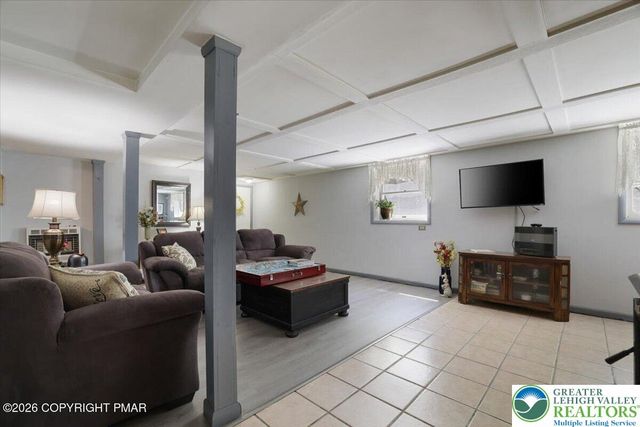 137 Outer Drive, Coolbaugh Twp, PA 18347