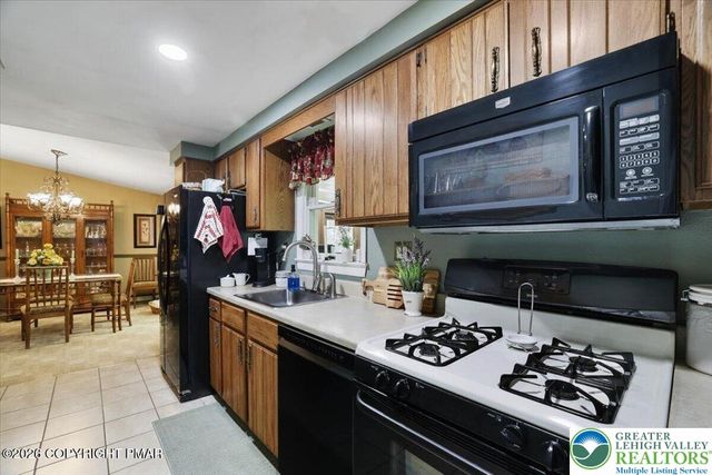 137 Outer Drive, Coolbaugh Twp, PA 18347