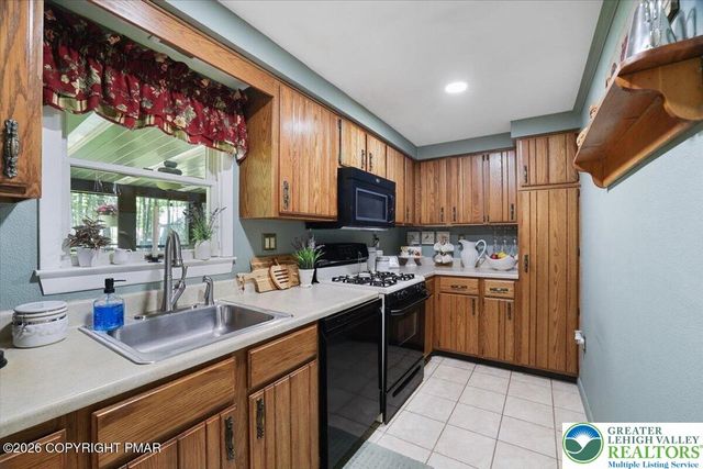 137 Outer Drive, Coolbaugh Twp, PA 18347