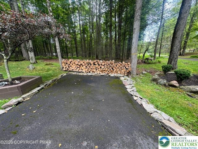 137 Outer Drive, Coolbaugh Twp, PA 18347