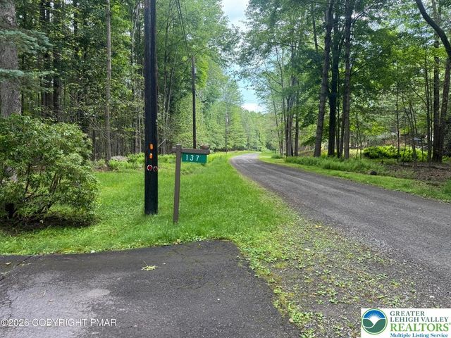 137 Outer Drive, Coolbaugh Twp, PA 18347