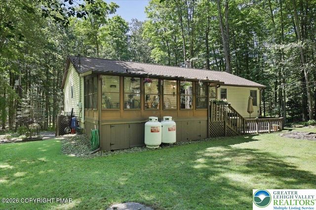 137 Outer Drive, Coolbaugh Twp, PA 18347