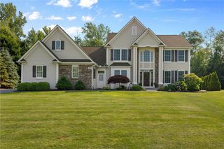 15 Crimson Way, Penfield, NY 14580