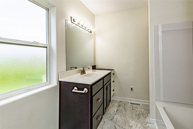 395 S Troy, Robins, IA 52328