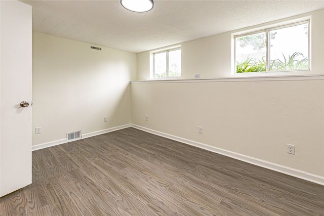 395 S Troy, Robins, IA 52328