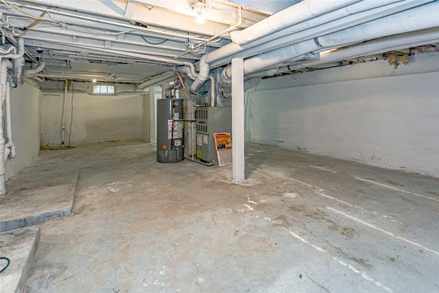 395 S Troy, Robins, IA 52328