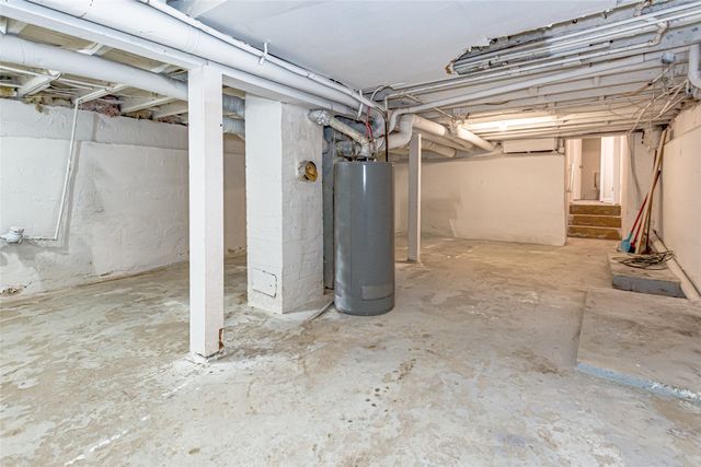 395 S Troy, Robins, IA 52328