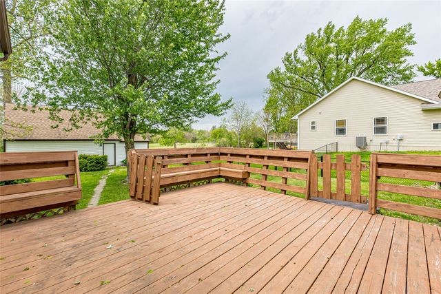 395 S Troy, Robins, IA 52328