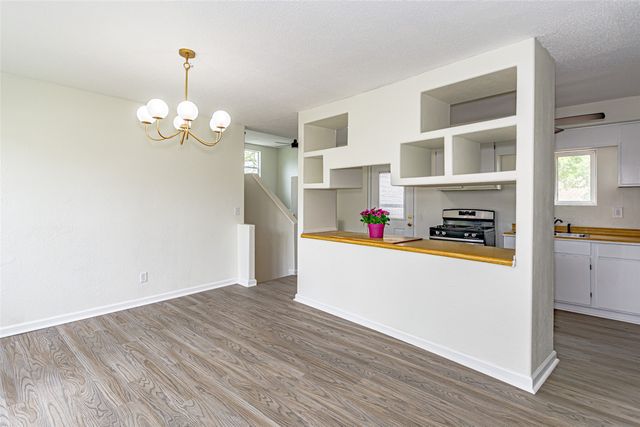 395 S Troy, Robins, IA 52328