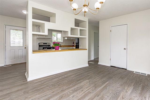 395 S Troy, Robins, IA 52328