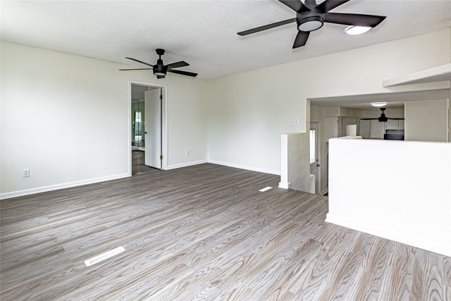 395 S Troy, Robins, IA 52328