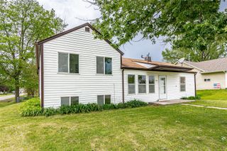 395 S Troy, Robins, IA 52328