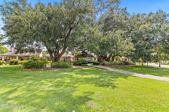 106 Newtown Drive, Lafayette, LA 70508