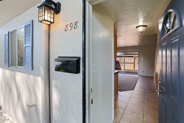 898 Rutledge Dr, Lodi, CA 95242
