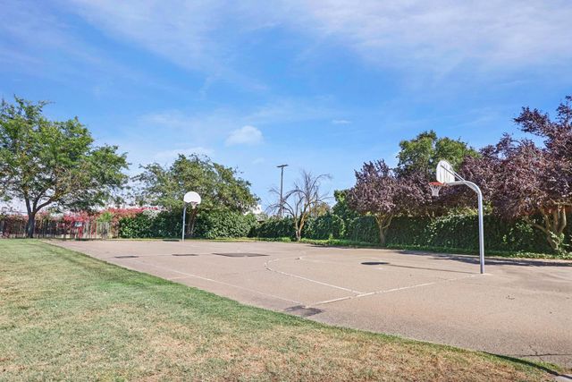 898 Rutledge Dr, Lodi, CA 95242