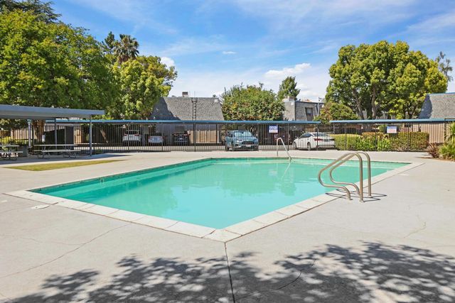 898 Rutledge Dr, Lodi, CA 95242