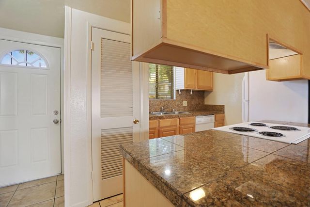 898 Rutledge Dr, Lodi, CA 95242