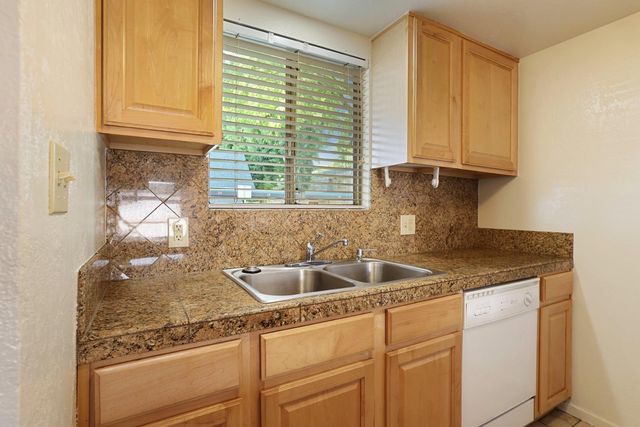 898 Rutledge Dr, Lodi, CA 95242