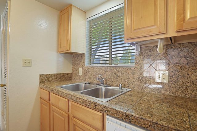 898 Rutledge Dr, Lodi, CA 95242