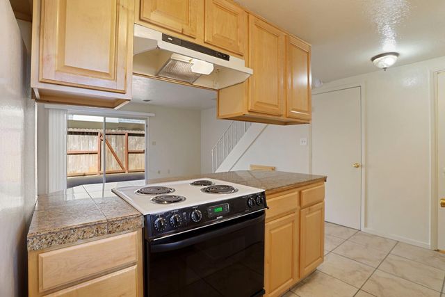 898 Rutledge Dr, Lodi, CA 95242