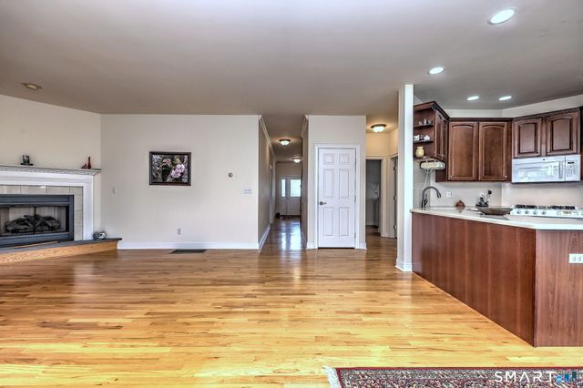 15 Jasmine Circle 15, Milford, CT 06461
