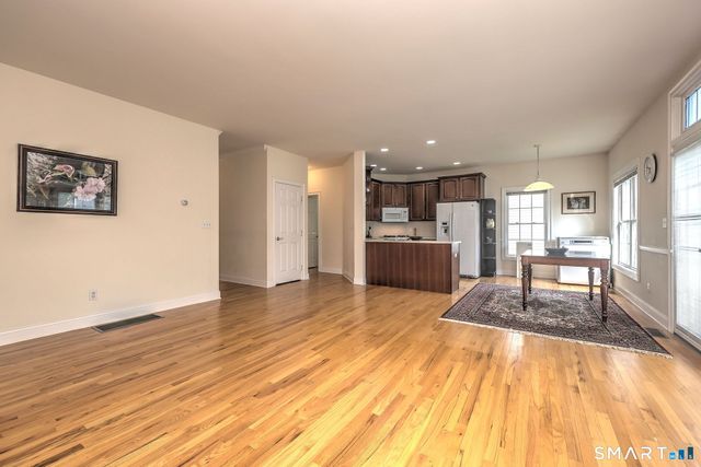 15 Jasmine Circle 15, Milford, CT 06461