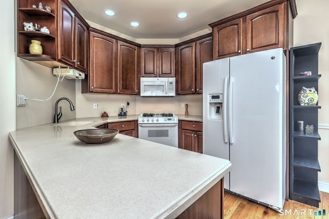 15 Jasmine Circle 15, Milford, CT 06461