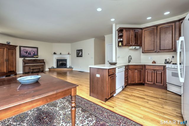15 Jasmine Circle 15, Milford, CT 06461