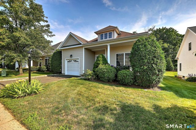 15 Jasmine Circle 15, Milford, CT 06461