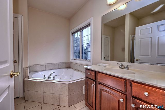 15 Jasmine Circle 15, Milford, CT 06461