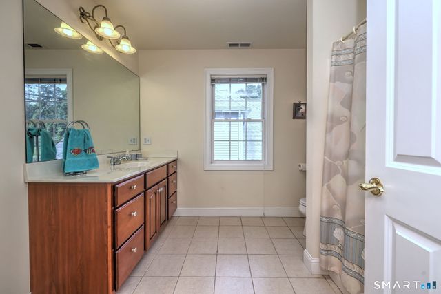 15 Jasmine Circle 15, Milford, CT 06461