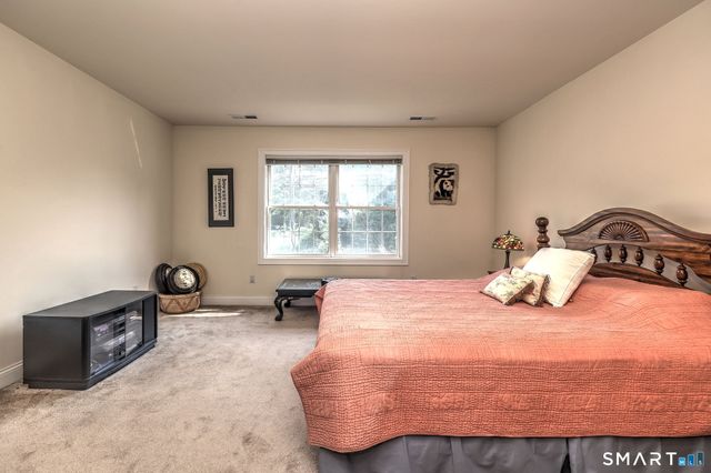 15 Jasmine Circle 15, Milford, CT 06461