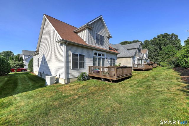 15 Jasmine Circle 15, Milford, CT 06461