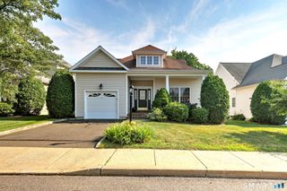 15 Jasmine Circle 15, Milford, CT 06461