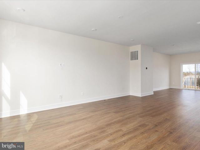 123 CHOKE CHERRY CT, Lake Frederick, VA 22630