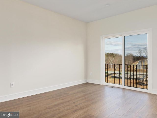 123 CHOKE CHERRY CT, Lake Frederick, VA 22630