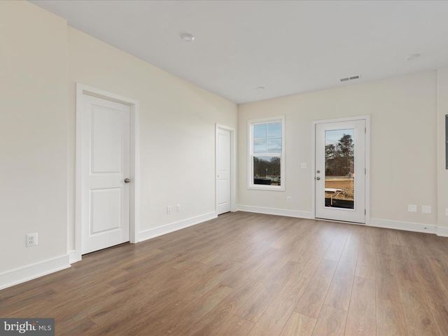 123 CHOKE CHERRY CT, Lake Frederick, VA 22630
