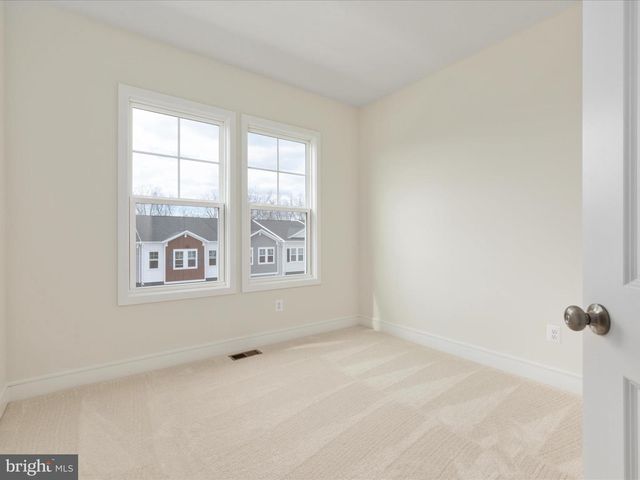 123 CHOKE CHERRY CT, Lake Frederick, VA 22630