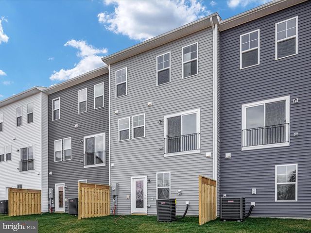 123 CHOKE CHERRY CT, Lake Frederick, VA 22630