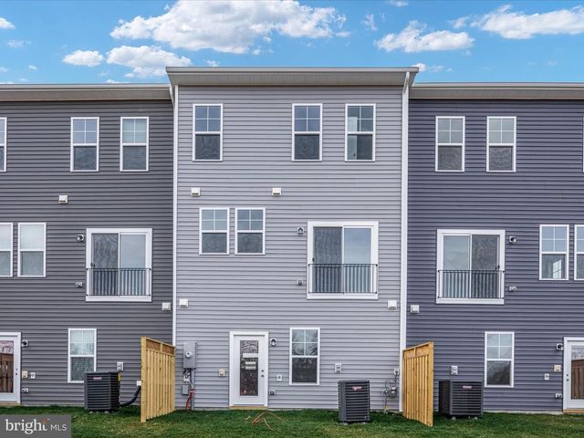 123 CHOKE CHERRY CT, Lake Frederick, VA 22630