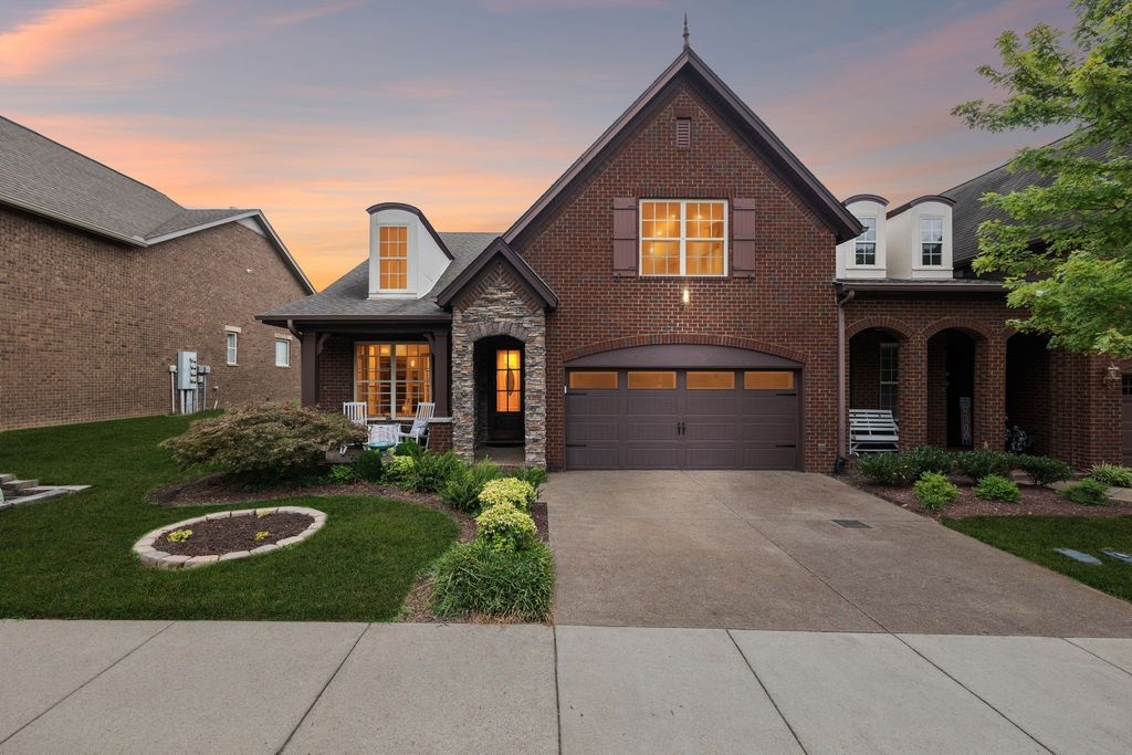 125 Village Cir, Lebanon, TN 37087