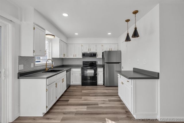 4406 E 68th Street 472, Tulsa, OK 74136