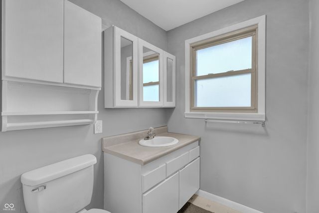 2132 Timbercrest Drive, Columbus, IN 47203